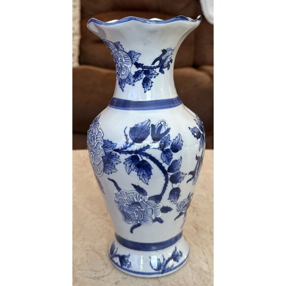 Japanese Arita Ware Blue & WHITE FLORAL Vase Vintage Beautiful Antique Design - Picture 2 of 5